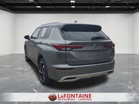 Used 2023 Mitsubishi Outlander SEL 40th Anniversary image 3