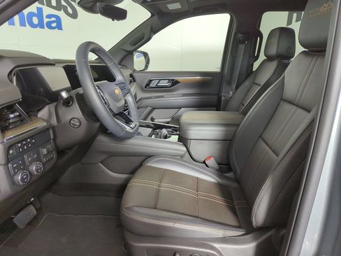 Used 2026 Chevrolet Tahoe High Country AWD/4WD image 7