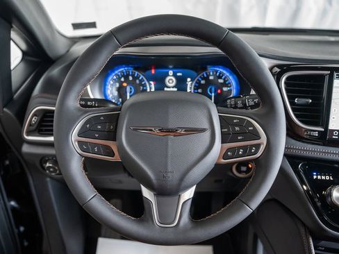 New 2026 Chrysler Pacifica Pinnacle image 28