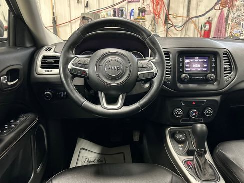 Used 2018 Jeep Compass Latitude AWD/4WD image 17