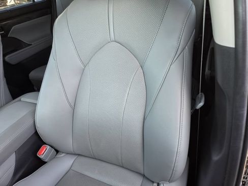 Used 2026 Toyota Highlander Limited AWD/4WD image 14