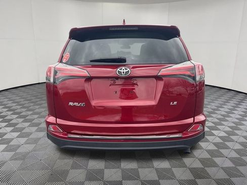 Used 2018 Toyota RAV4 LE image 4