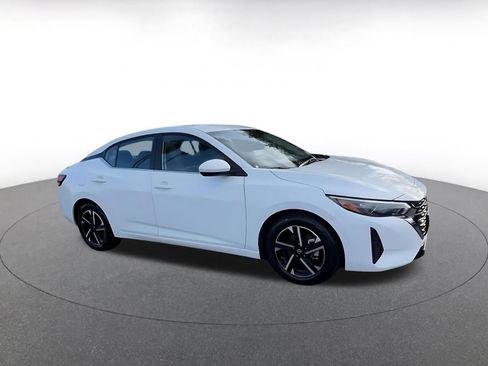 Used 2025 Nissan Sentra SV image 2