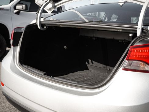 Used 2015 Hyundai Elantra SE image 29