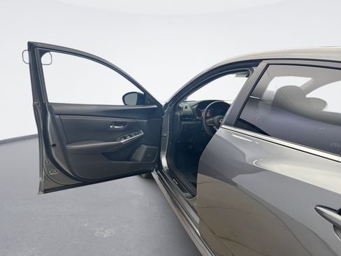 Used 2024 Nissan Sentra SR w/ SR Premium Package image 9