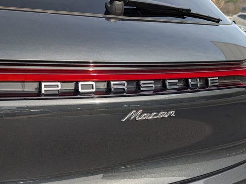 Certified 2025 Porsche Macan AWD/4WD image 32