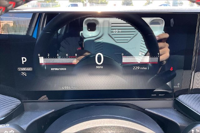Used 2025 Nissan Kicks SR FWD image 12