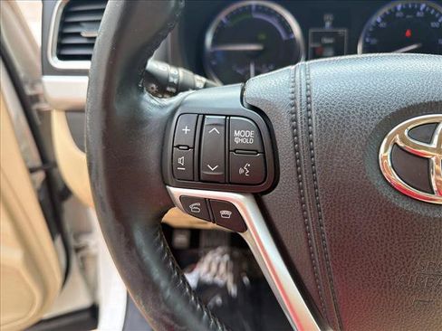 Used 2014 Toyota Highlander Limited Platinum AWD/4WD image 16