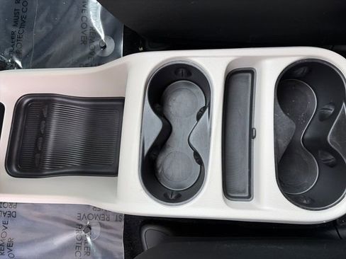 Used 2023 Chrysler Voyager LX FWD image 32