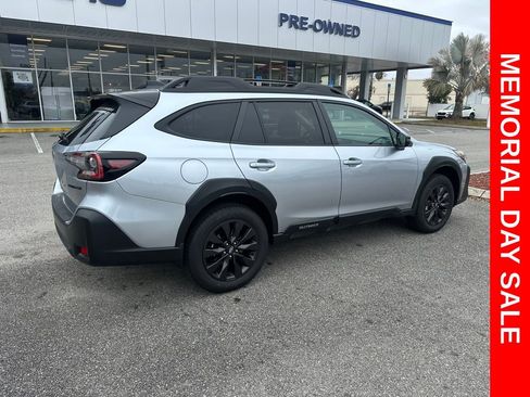 Used 2025 Subaru Outback Onyx Edition AWD/4WD image 3