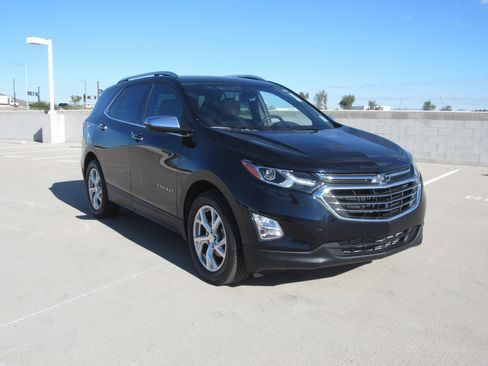 Used 2020 Chevrolet Equinox Premier image 2