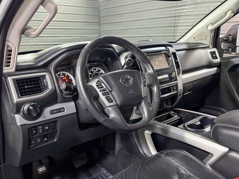 Used 2018 Nissan Titan PRO-4X w/ Pro-4x Convenience Package image 13
