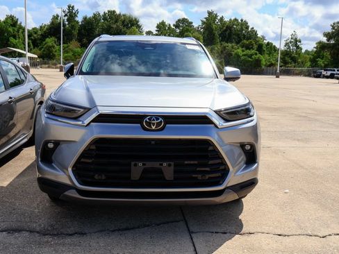 Used 2024 Toyota Grand Highlander AWD image 3