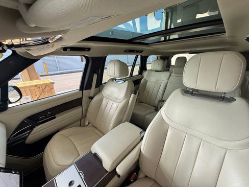 Used 2024 Land Rover Range Rover Long Wheelbase SE AWD/4WD image 31