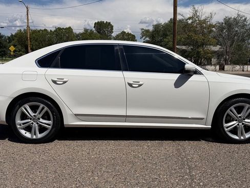 Used 2015 Volkswagen Passat TDI SEL Premium FWD image 9