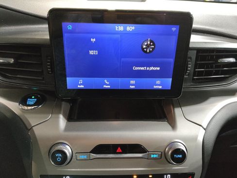 Used 2021 Ford Explorer XLT AWD/4WD image 25