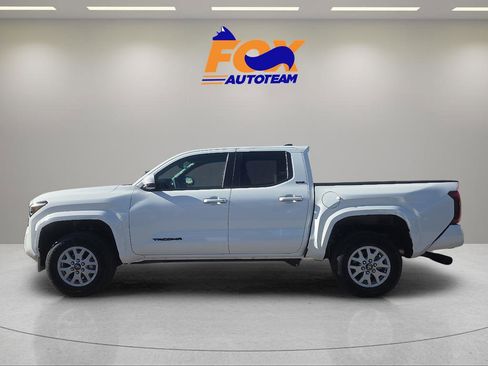 Used 2026 Toyota Tacoma SR5 AWD/4WD image 2