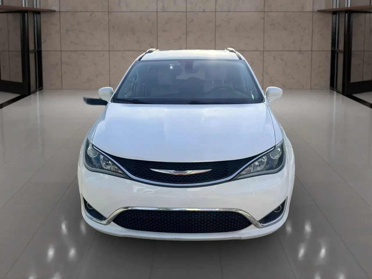 Used 2017 Chrysler Pacifica Touring-L Plus FWD image 8