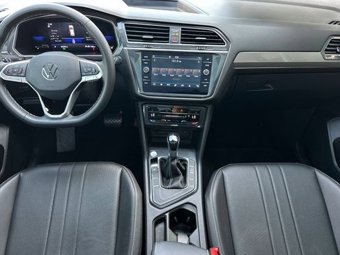 Used 2023 Volkswagen Tiguan SE w/ Panoramic Sunroof Package FWD image 13