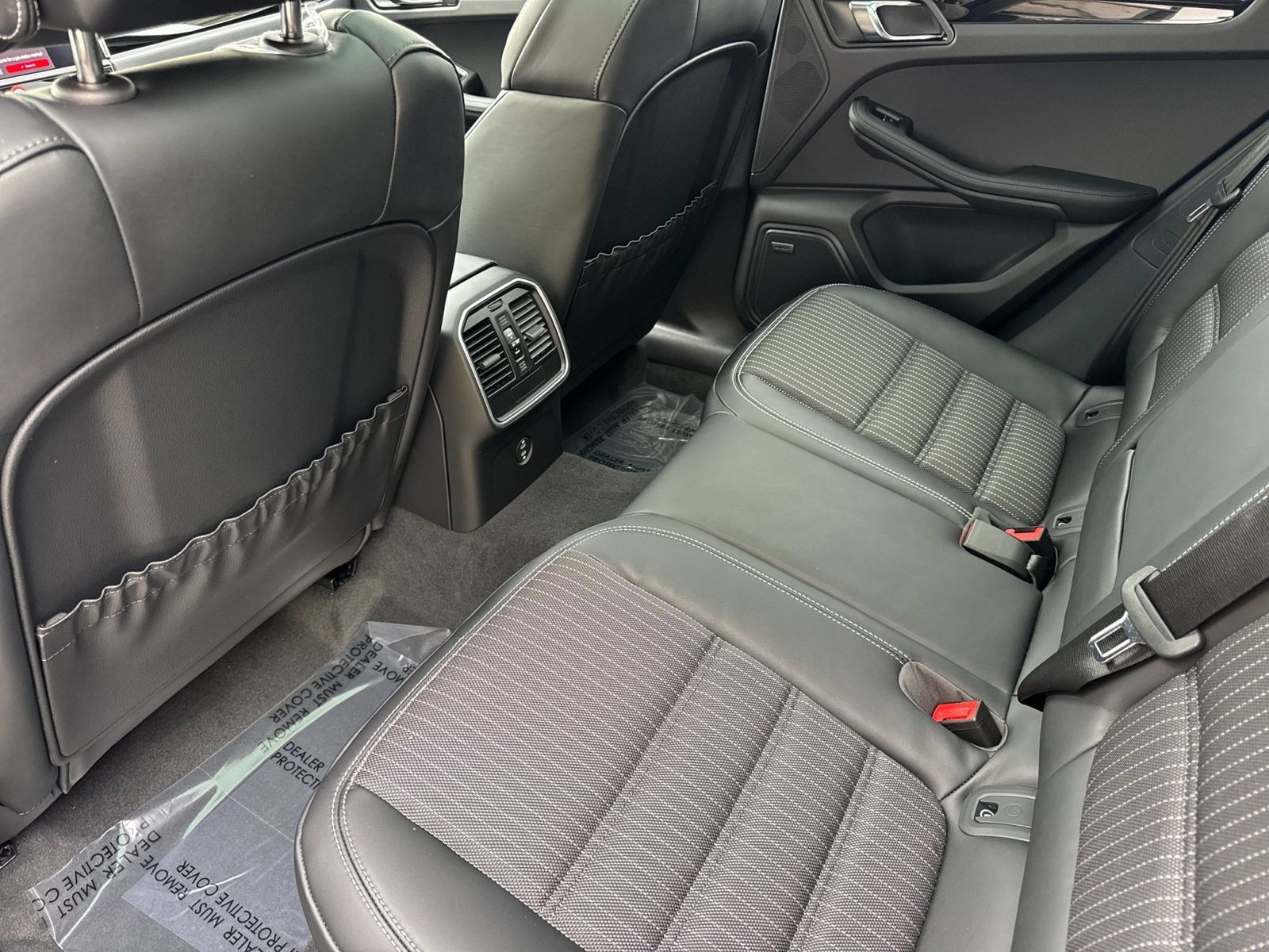 Certified 2026 Porsche Macan Turbo AWD/4WD image 14