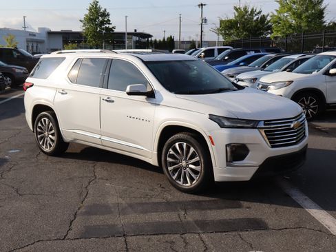 Used 2023 Chevrolet Traverse Premier w/ LPO, Floor Liner Package FWD image 2