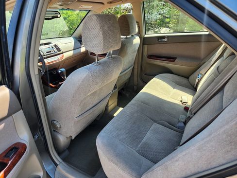 Used 2002 Toyota Camry XLE image 10