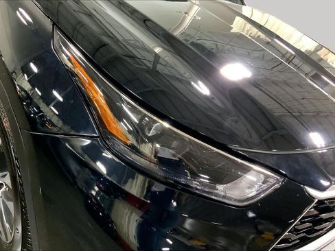 Used 2022 Toyota Highlander XLE AWD/4WD image 28