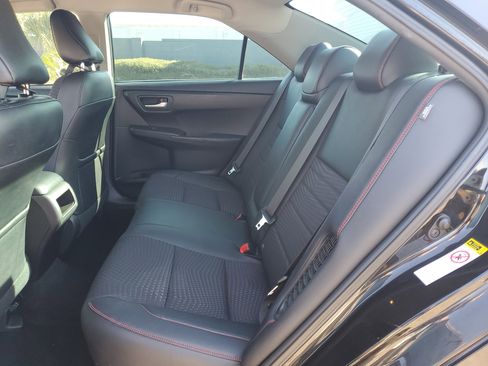 Used 2015 Toyota Camry XLE image 8