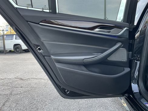 Used 2018 BMW M550i xDrive image 45