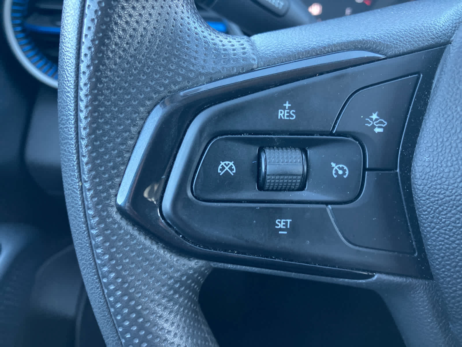 Used 2025 Chevrolet Trax LS w/ LS Convenience Package FWD image 17