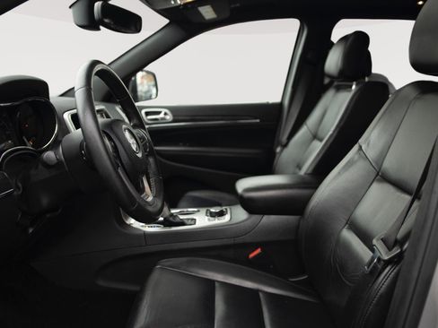 Used 2018 Jeep Grand Cherokee Limited image 2