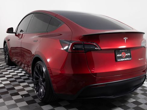 Used 2024 Tesla Model Y Performance image 5