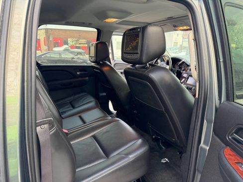 Used 2011 Chevrolet Avalanche LTZ image 15