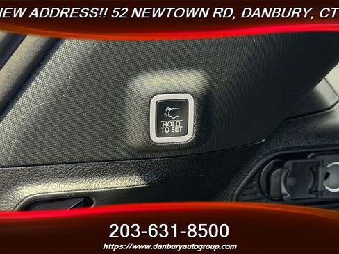 Used 2025 Jeep Grand Cherokee Limited AWD/4WD image 29