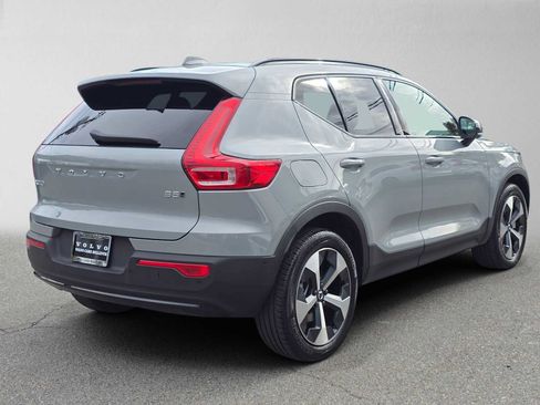 Used 2026 Volvo XC40 B5 Plus w/ Protection Package Premier AWD/4WD image 3