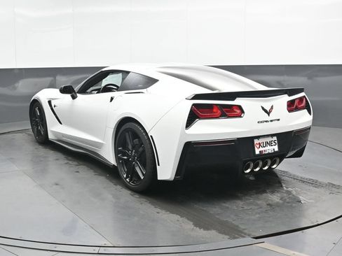 Used 2018 Chevrolet Corvette Stingray Coupe RWD image 9