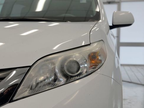 Used 2014 Toyota Sienna XLE image 11