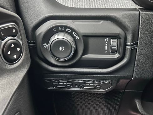 New 2025 Jeep Wrangler Unlimited Sahara w/ Safety Group AWD/4WD image 18
