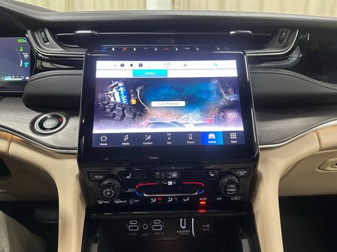 Used 2023 Jeep Grand Cherokee 4WD 4xe image 28