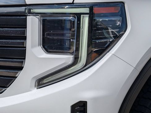 Used 2023 GMC Sierra 1500 AT4 w/ AT4 Premium Package AWD/4WD image 16