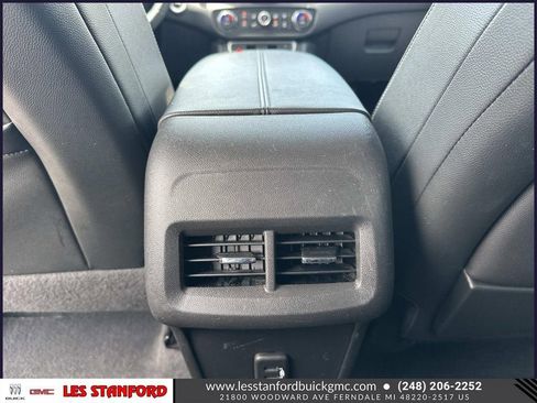Used 2024 GMC Terrain SLT w/ Tech Package FWD image 15