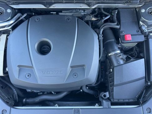 Used 2017 Volvo XC90 T5 Momentum w/ Vision Package image 18