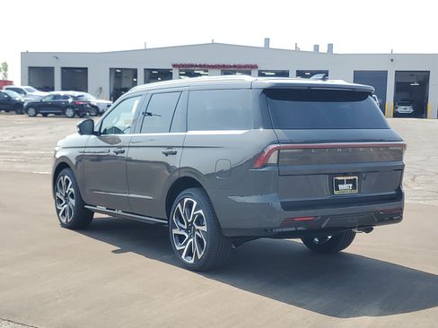 New 2027 Lincoln Navigator Black Label AWD/4WD image 3