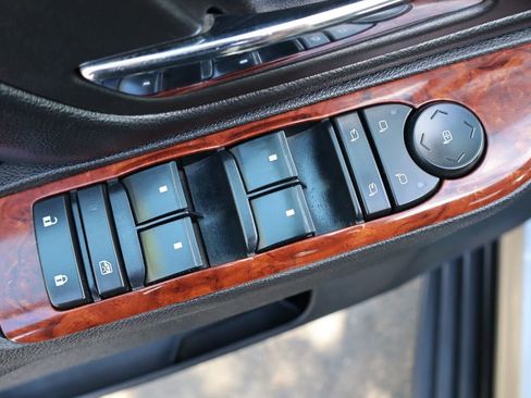 Used 2013 Chevrolet Tahoe LTZ image 29