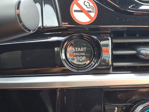 Used 2025 Nissan Pathfinder SV image 11