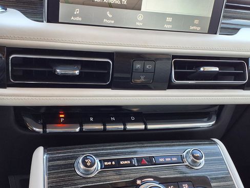 Used 2023 Lincoln Aviator Black Label w/ Class IV Trailer Tow Package image 21