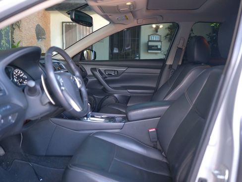 Used 2016 Nissan Altima 3.5 SL w/ 3.5 Technology Package image 12