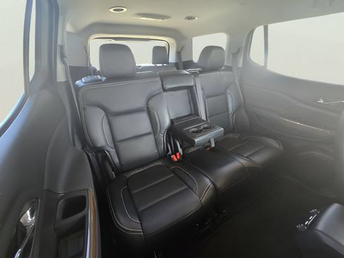 Used 2023 GMC Acadia SLE FWD image 4