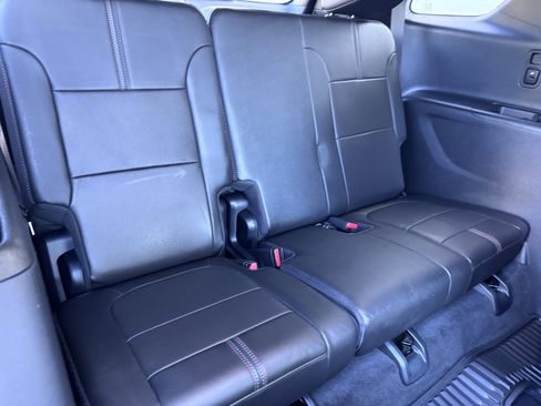 Used 2023 Chevrolet Traverse RS image 16
