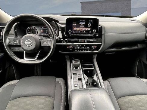 Used 2025 Nissan Pathfinder SV FWD image 7